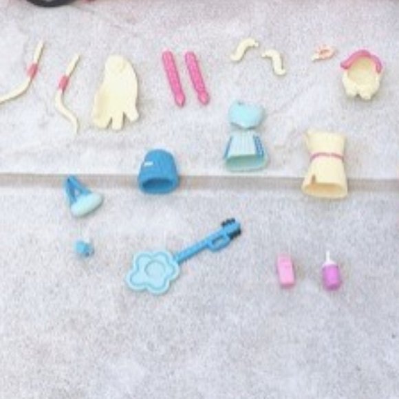 VINTAGE Polly Pocket Pink Limo Accessories and Doll - Picture 5 of 10